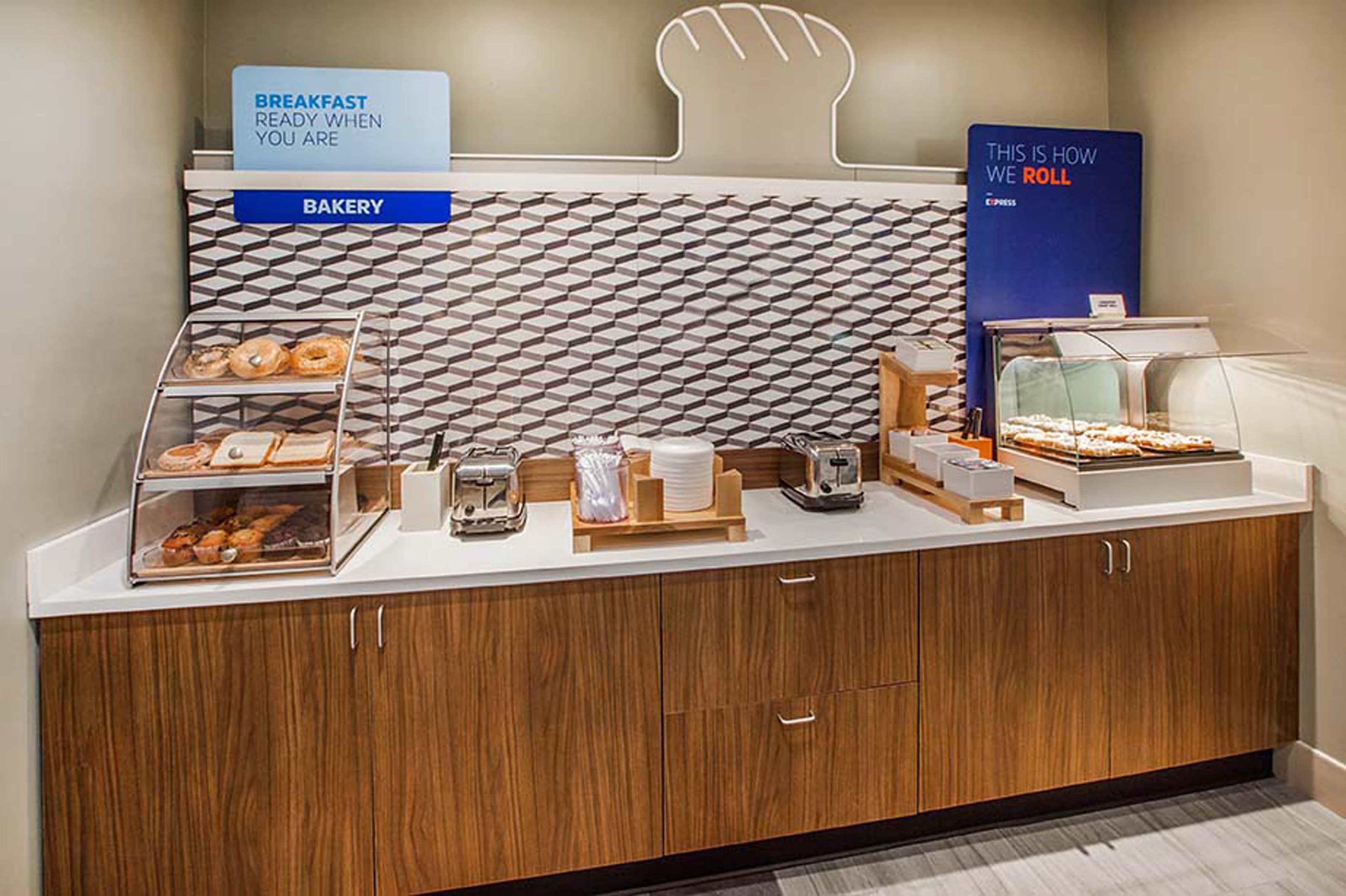 Holiday Inn Express & Suites - Detroit North - Roseville By Ihg Exteriör bild