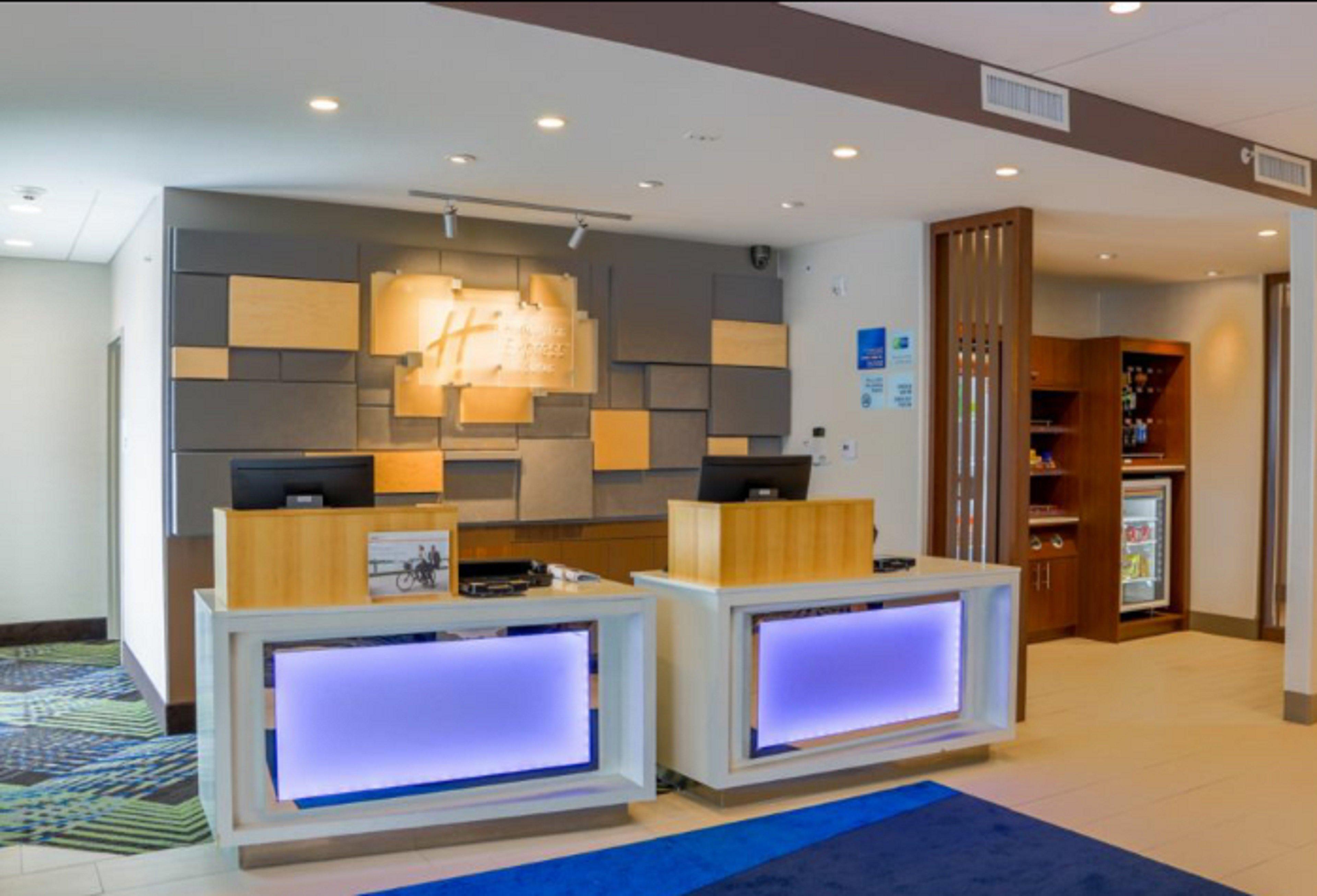 Holiday Inn Express & Suites - Detroit North - Roseville By Ihg Exteriör bild