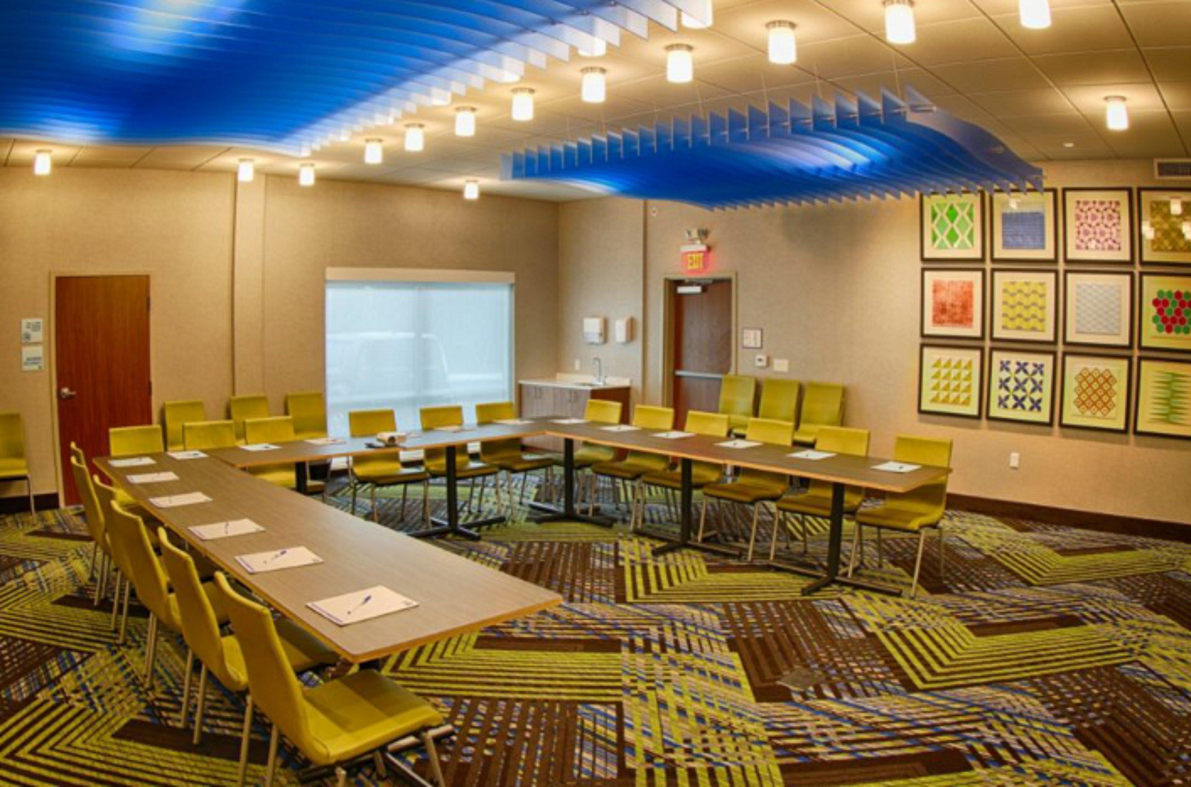 Holiday Inn Express & Suites - Detroit North - Roseville By Ihg Exteriör bild