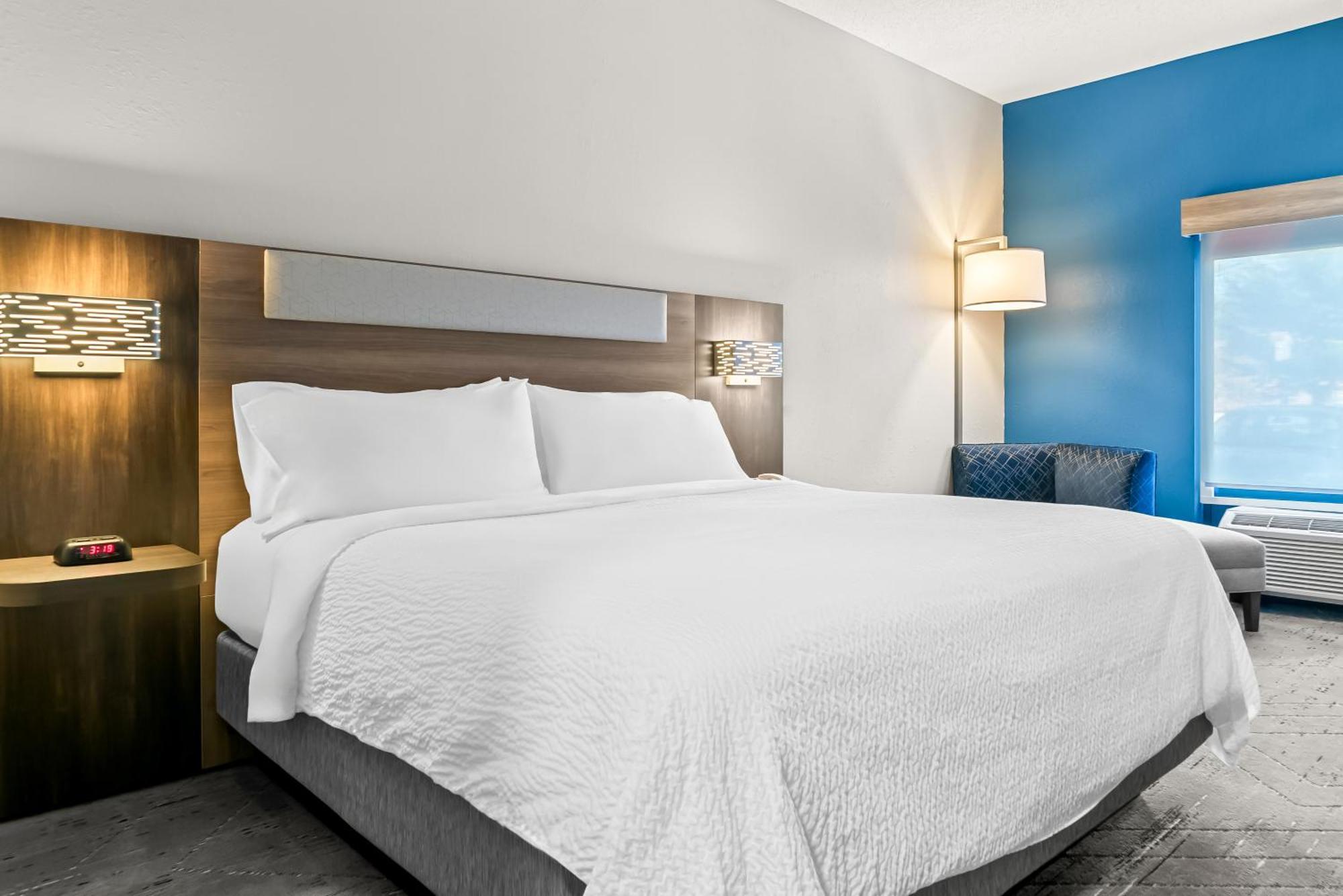 Holiday Inn Express & Suites - Detroit North - Roseville By Ihg Exteriör bild