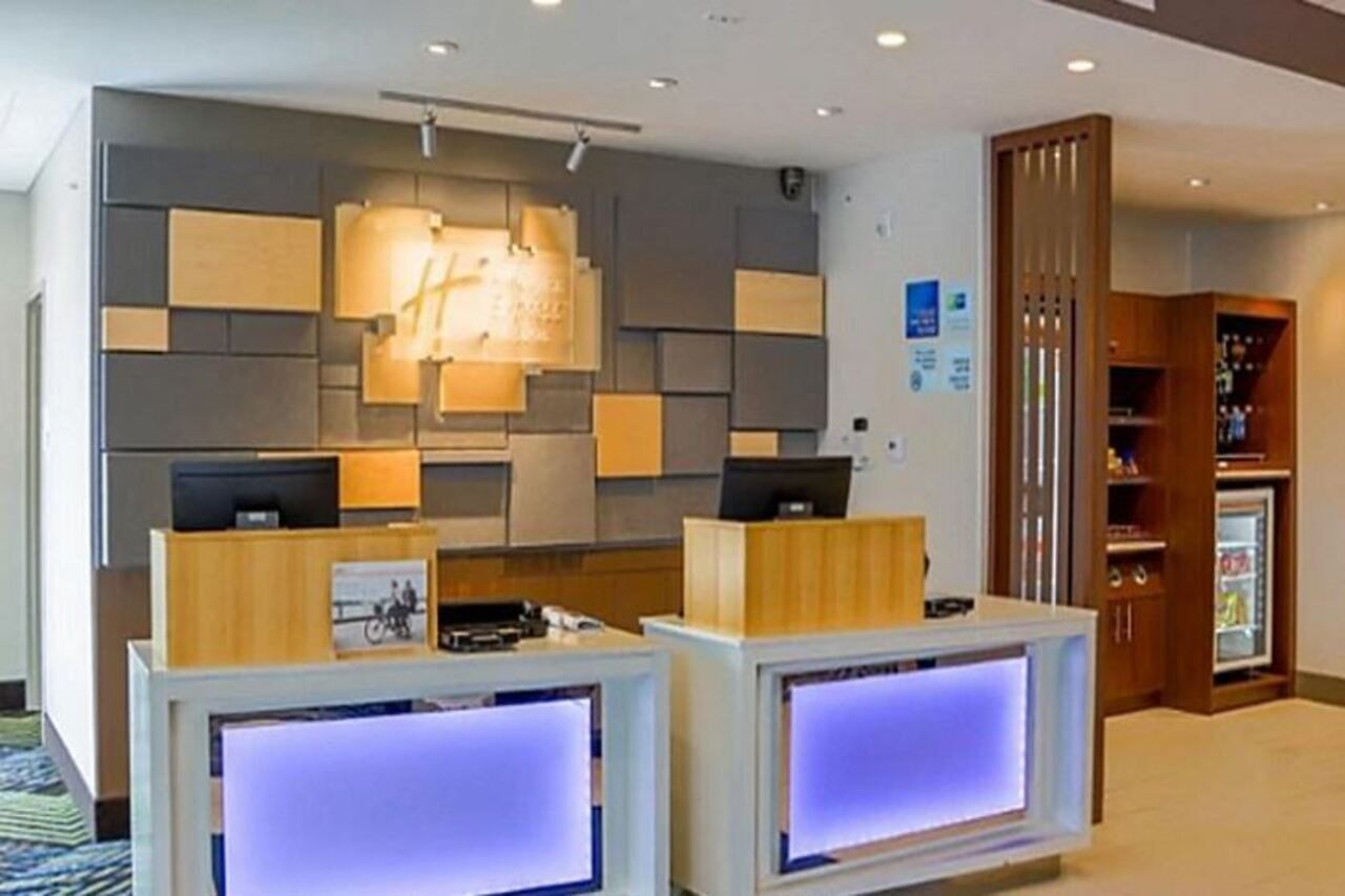 Holiday Inn Express & Suites - Detroit North - Roseville By Ihg Exteriör bild